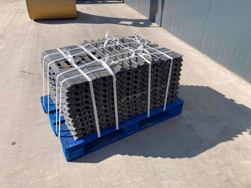 Sany SY210 / SY230 700mm Shoes - Frame/ Châssis pour Engins de chantier: photos 3 Sany SY210 / SY230 700mm Shoes - Frame/ Châssis pour Engins de chantier: photos 3
