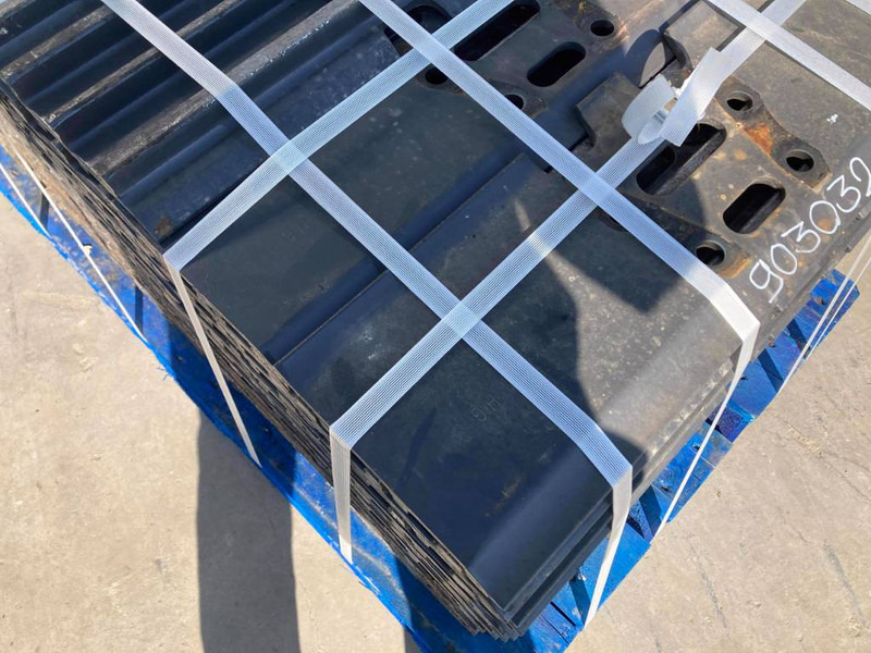 Sany SY210 / SY230 700mm Shoes - Frame/ Châssis pour Engins de chantier: photos 2 Sany SY210 / SY230 700mm Shoes - Frame/ Châssis pour Engins de chantier: photos 2