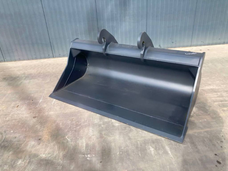 Smitma CW30 2.00m - Godet pour Engins de chantier: photos 1 Smitma CW30 2.00m - Godet pour Engins de chantier: photos 1