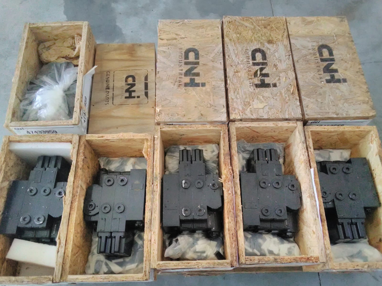 CNH 47433959 - Valve pour Machine agricole: photos 1 CNH 47433959 - Valve pour Machine agricole: photos 1