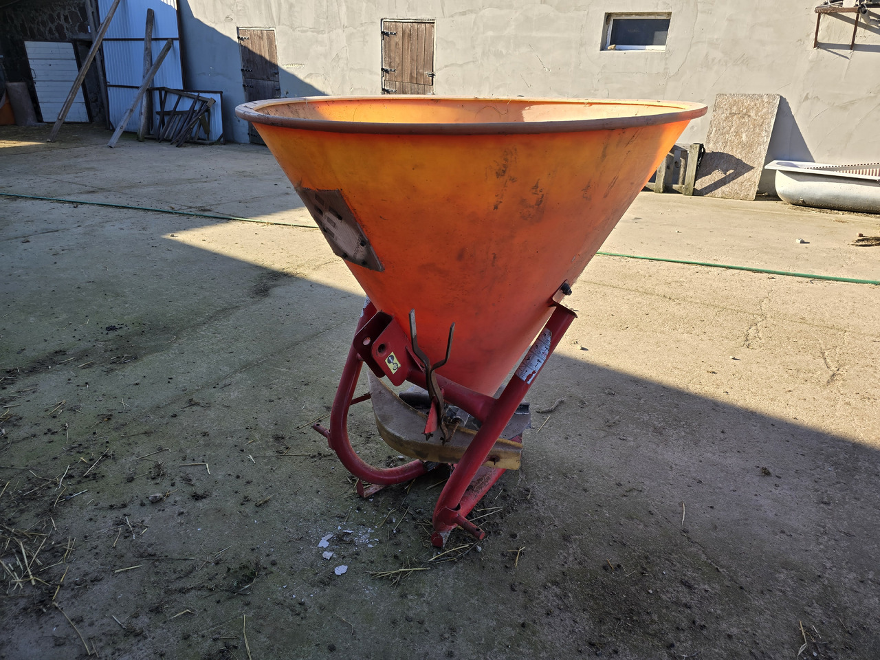 DEXWAL 500 L - Distributeur d'engrais: photos 3 DEXWAL 500 L - Distributeur d'engrais: photos 3