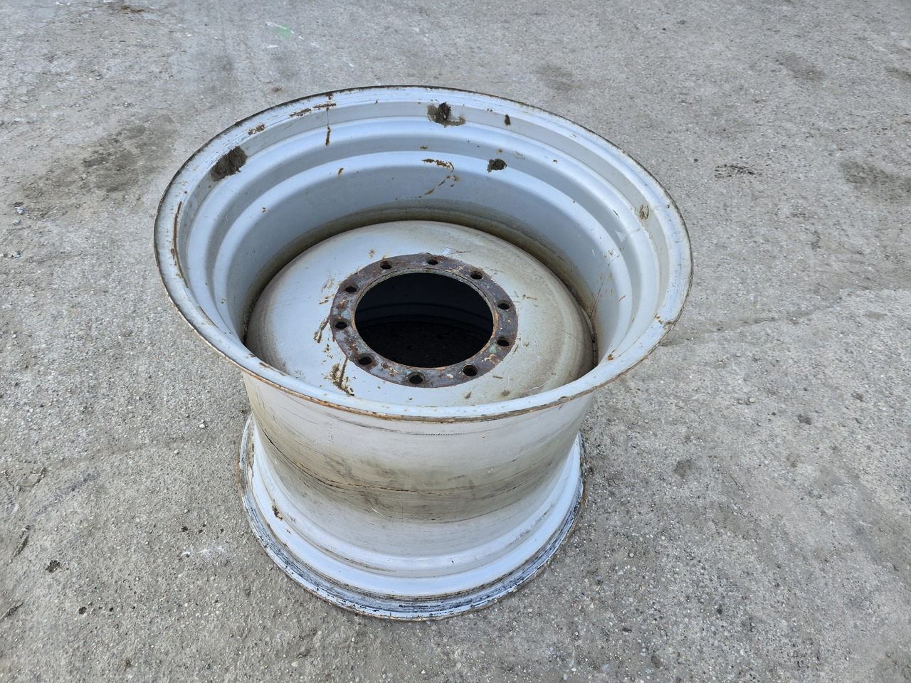 Felga do kombajnu / sieczkarni - Roue complète pour Machine agricole: photos 1 Felga do kombajnu / sieczkarni - Roue complète pour Machine agricole: photos 1