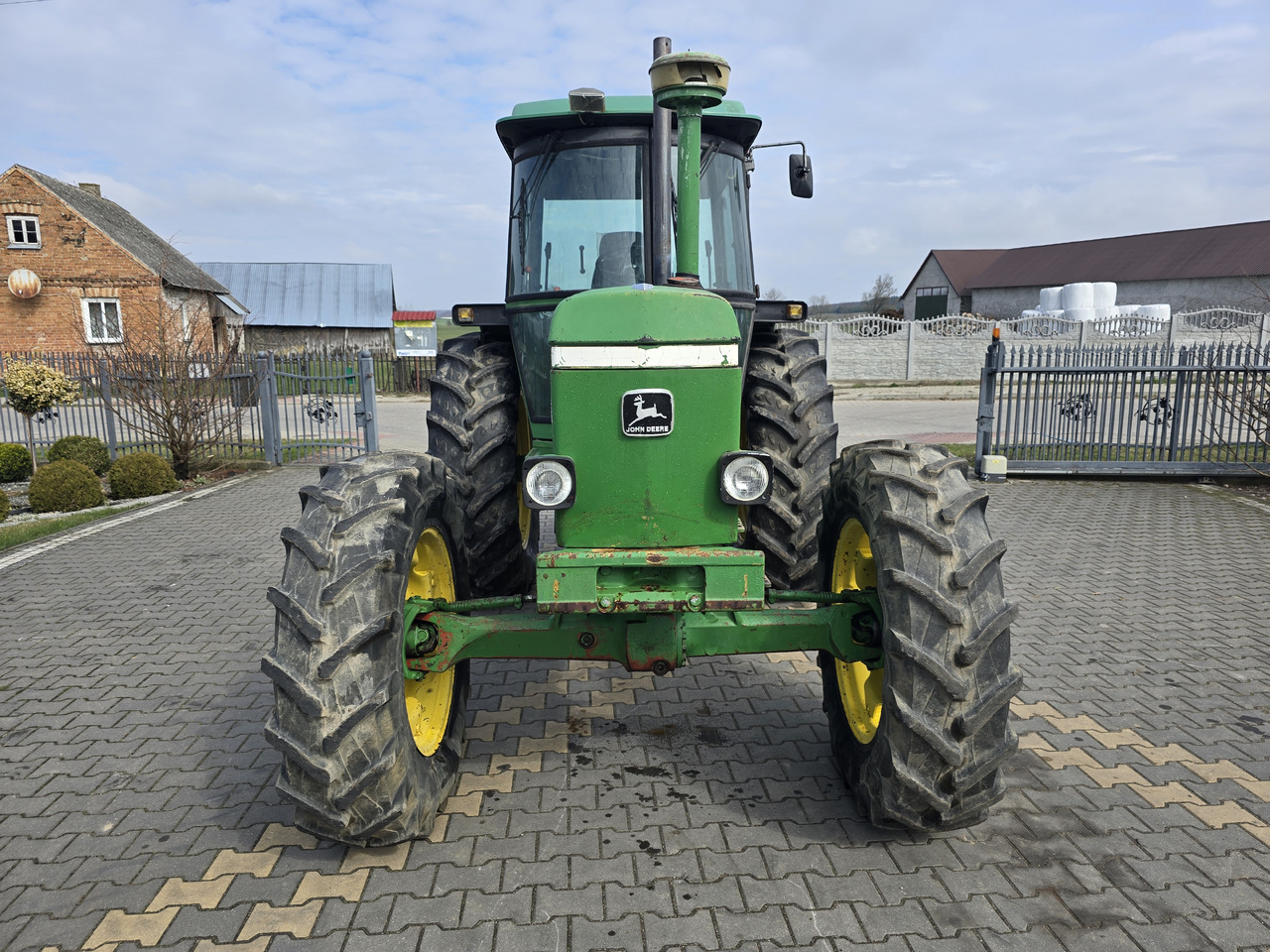 JOHN DEERE 3140 - Tracteur agricole: photos 4 JOHN DEERE 3140 - Tracteur agricole: photos 4
