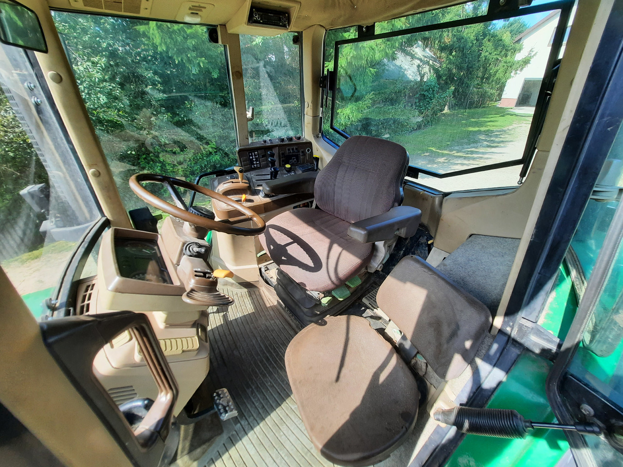 JOHN DEERE 6910 - Tracteur agricole: photos 2 JOHN DEERE 6910 - Tracteur agricole: photos 2