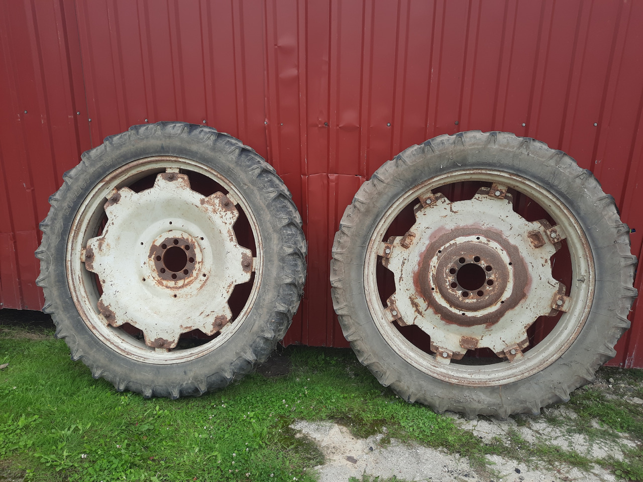 KLEBER Super 3 11.2 R44 - Roue complète pour Machine agricole: photos 1 KLEBER Super 3 11.2 R44 - Roue complète pour Machine agricole: photos 1