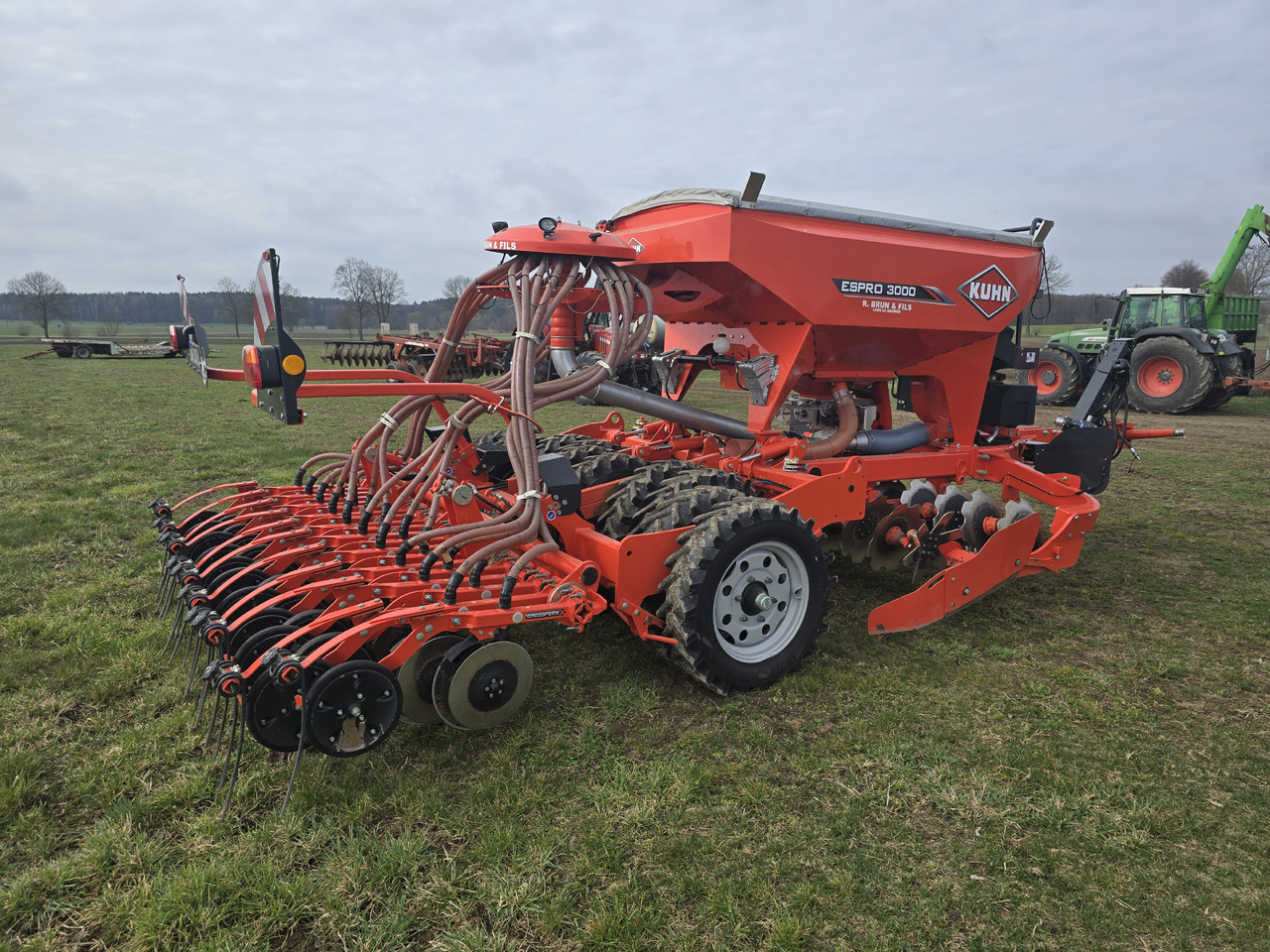 KUHN ESPRO 3000 - Combiné de semis: photos 4 KUHN ESPRO 3000 - Combiné de semis: photos 4