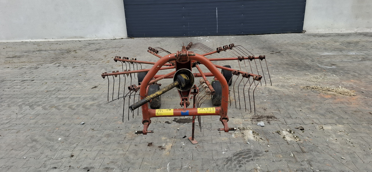 KUHN GA 300 GM - Faneuse: photos 1 KUHN GA 300 GM - Faneuse: photos 1