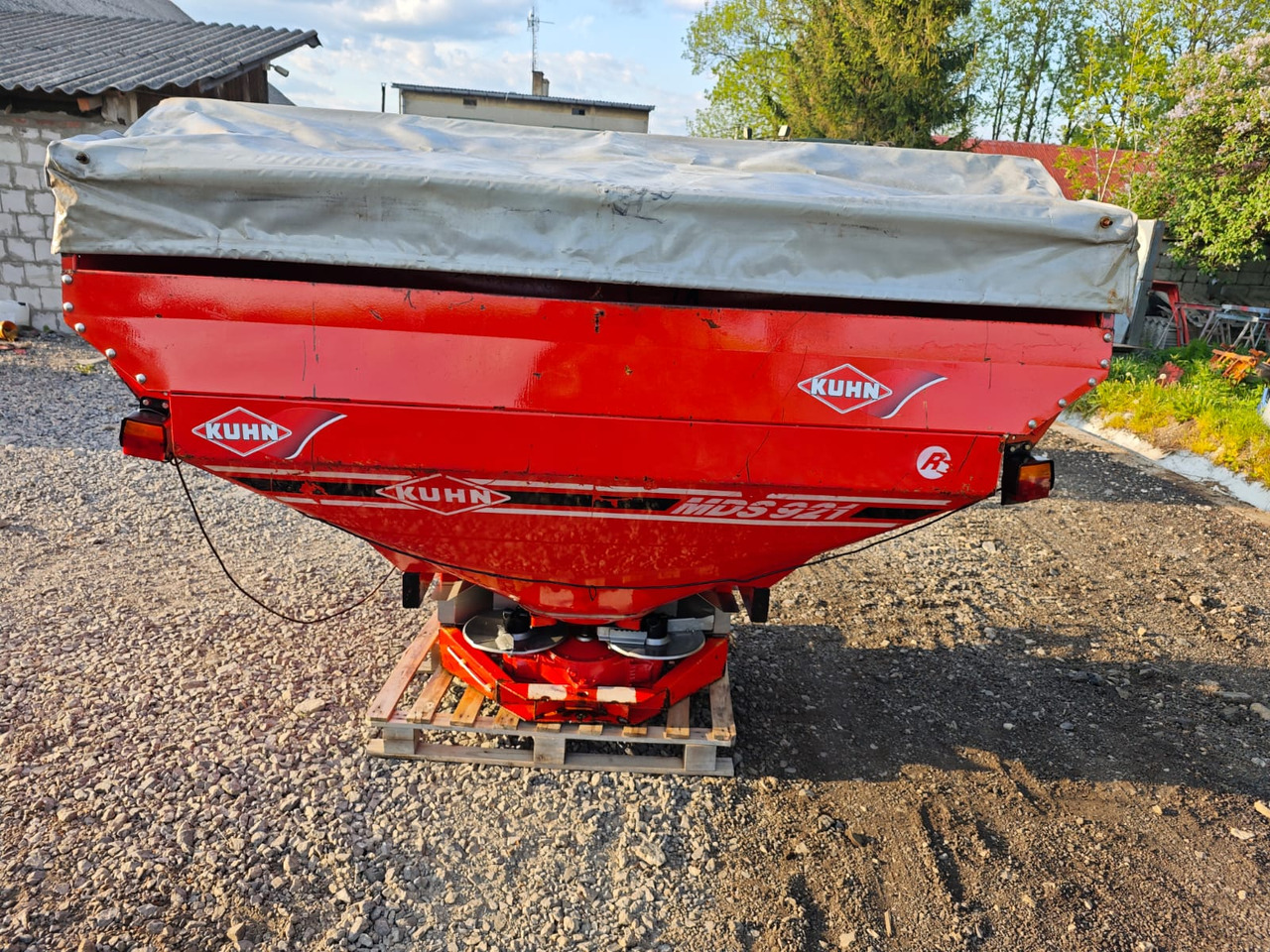 KUHN MDS 921 Multi-Disc-System 1700 L - Distributeur d'engrais: photos 4 KUHN MDS 921 Multi-Disc-System 1700 L - Distributeur d'engrais: photos 4