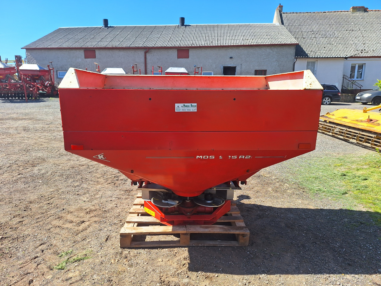 KUHN MDS935 - Enfouisseur à dents: photos 1 KUHN MDS935 - Enfouisseur à dents: photos 1