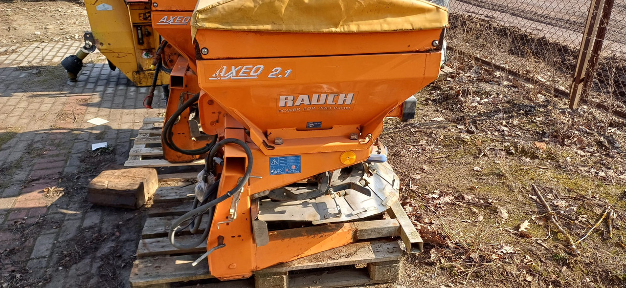 RAUCH AXEO 2.1 - Epandeur de sable: photos 5 RAUCH AXEO 2.1 - Epandeur de sable: photos 5