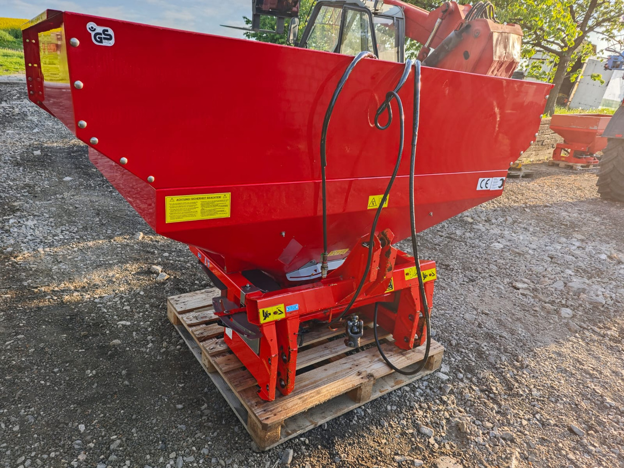 RAUCH MDS 932K select 1700 L - Distributeur d'engrais: photos 1 RAUCH MDS 932K select 1700 L - Distributeur d'engrais: photos 1