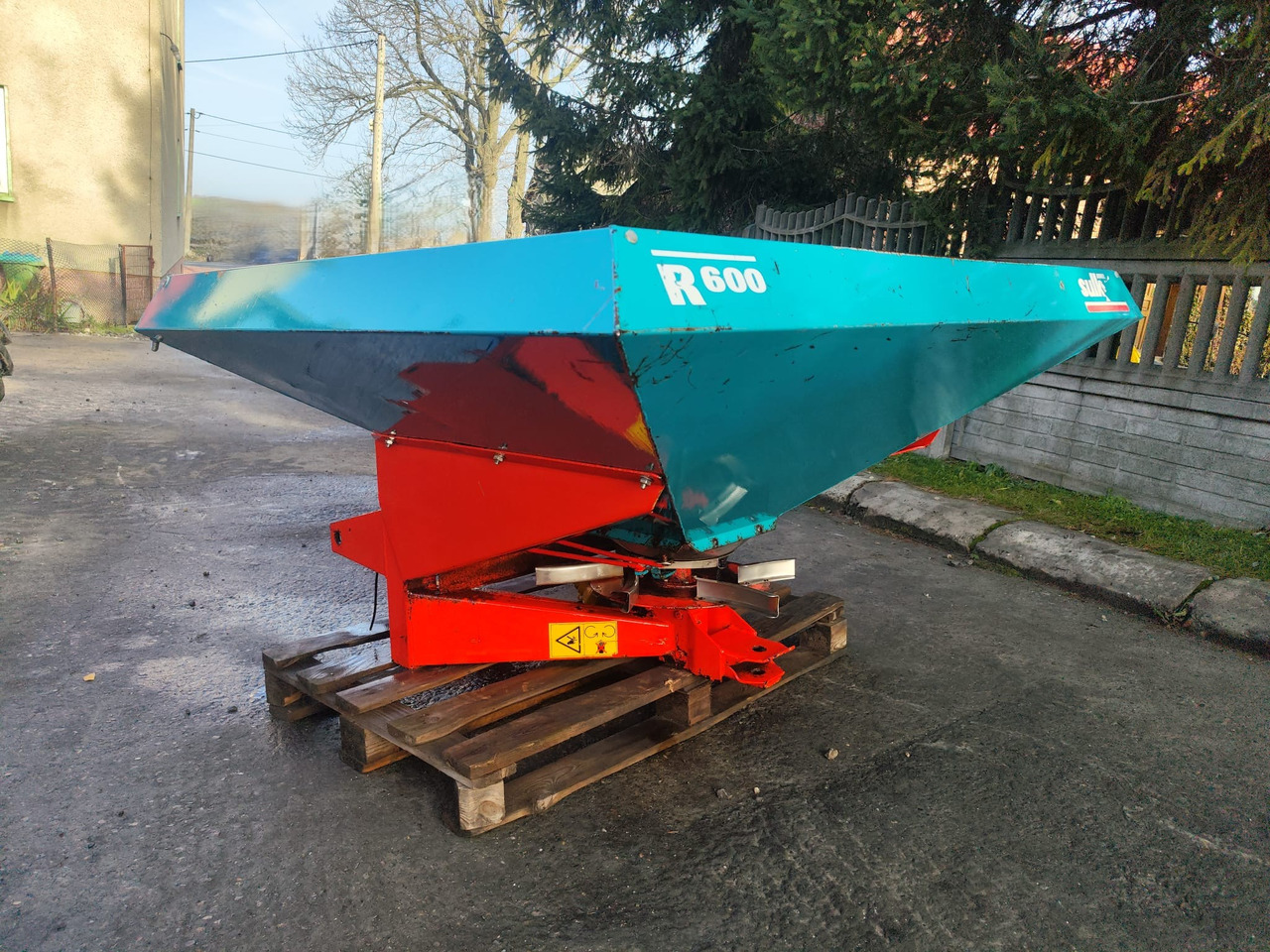 SULKY R600 - Distributeur d'engrais: photos 1 SULKY R600 - Distributeur d'engrais: photos 1