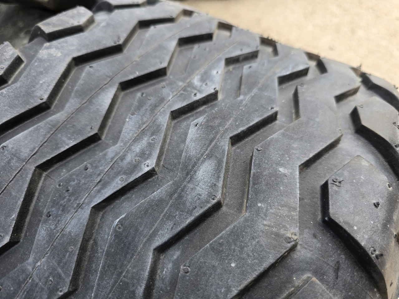 TRELLEBORG 340/55-16 - Pneu pour Engins de chantier: photos 3 TRELLEBORG 340/55-16 - Pneu pour Engins de chantier: photos 3