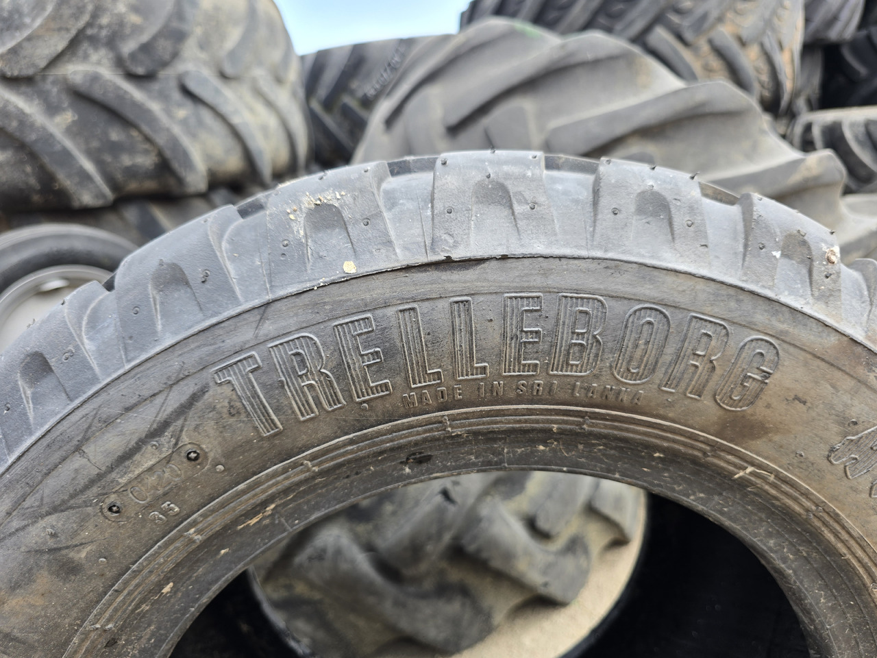 TRELLEBORG 340/55-16 - Pneu pour Engins de chantier: photos 5 TRELLEBORG 340/55-16 - Pneu pour Engins de chantier: photos 5