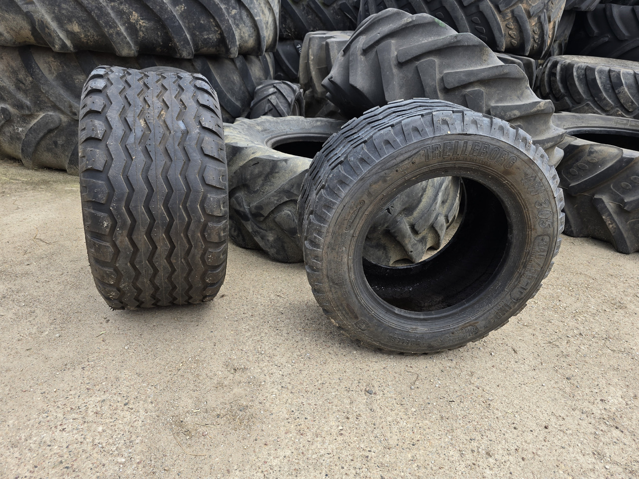 TRELLEBORG 340/55-16 - Pneu pour Engins de chantier: photos 1 TRELLEBORG 340/55-16 - Pneu pour Engins de chantier: photos 1