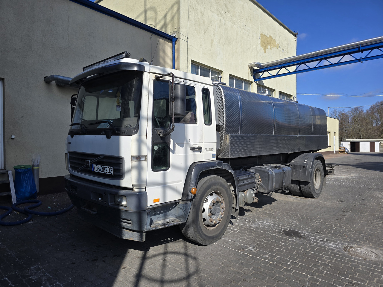 VOLVO FL 220 - Camion hydrocureur: photos 2 VOLVO FL 220 - Camion hydrocureur: photos 2