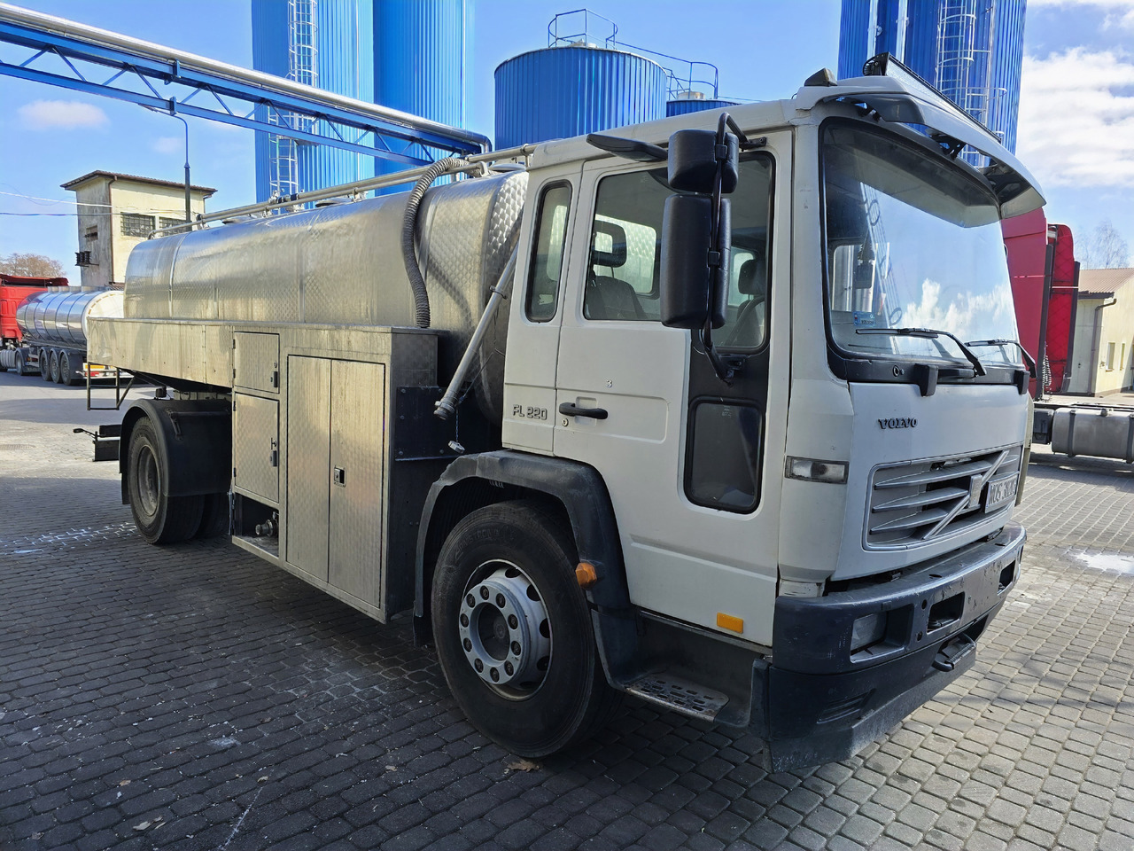 VOLVO FL 220 - Camion hydrocureur: photos 1 VOLVO FL 220 - Camion hydrocureur: photos 1