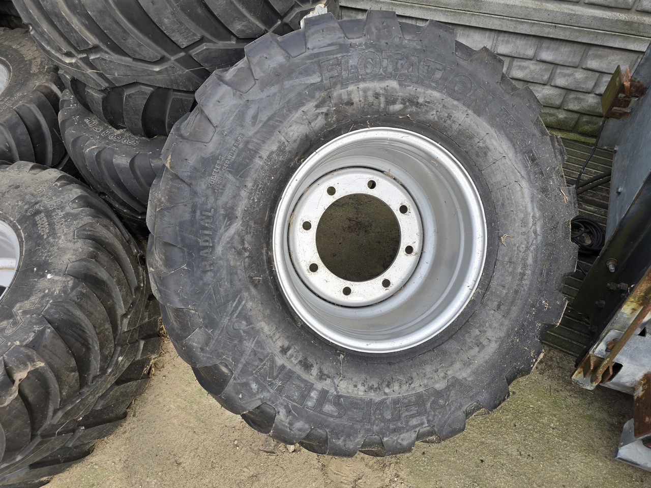 VREDESTEIN 520/50 R17 IMP - Roue complète pour Machine agricole: photos 2 VREDESTEIN 520/50 R17 IMP - Roue complète pour Machine agricole: photos 2