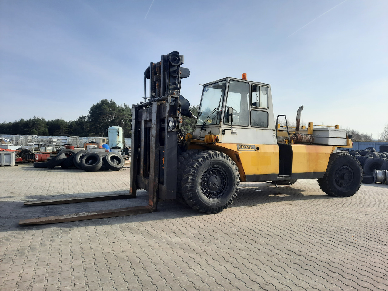 Valmet TD2712 - A25036 - Chariot porte-conteneur: photos 1 Valmet TD2712 - A25036 - Chariot porte-conteneur: photos 1