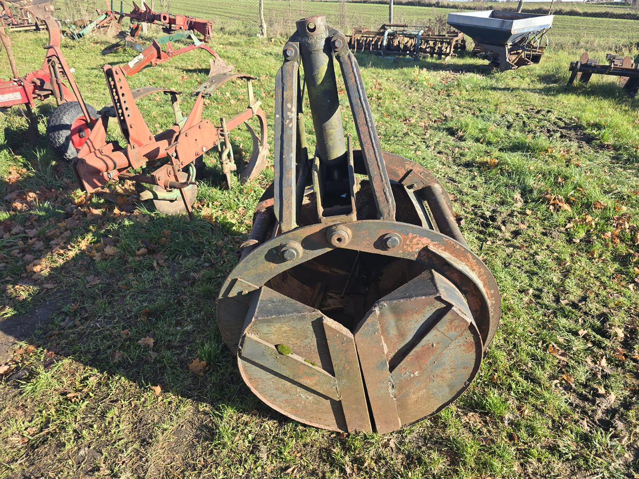 Inna 130 - Godet pour Engins de chantier: photos 1 Inna 130 - Godet pour Engins de chantier: photos 1