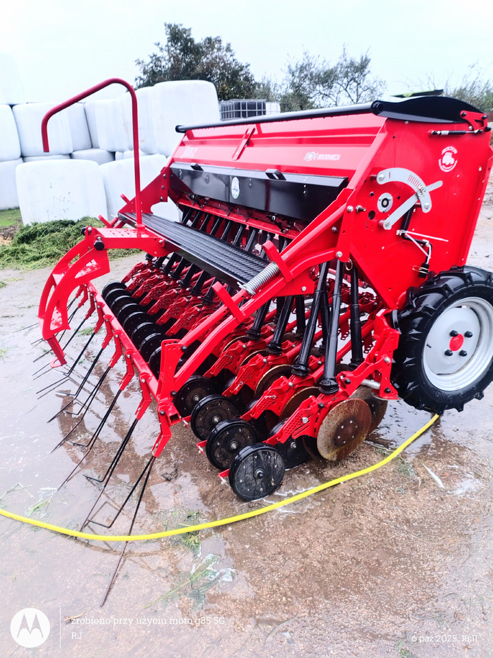 Inna JOTA-Z - Semoir/ Planteuse: photos 1 Inna JOTA-Z - Semoir/ Planteuse: photos 1