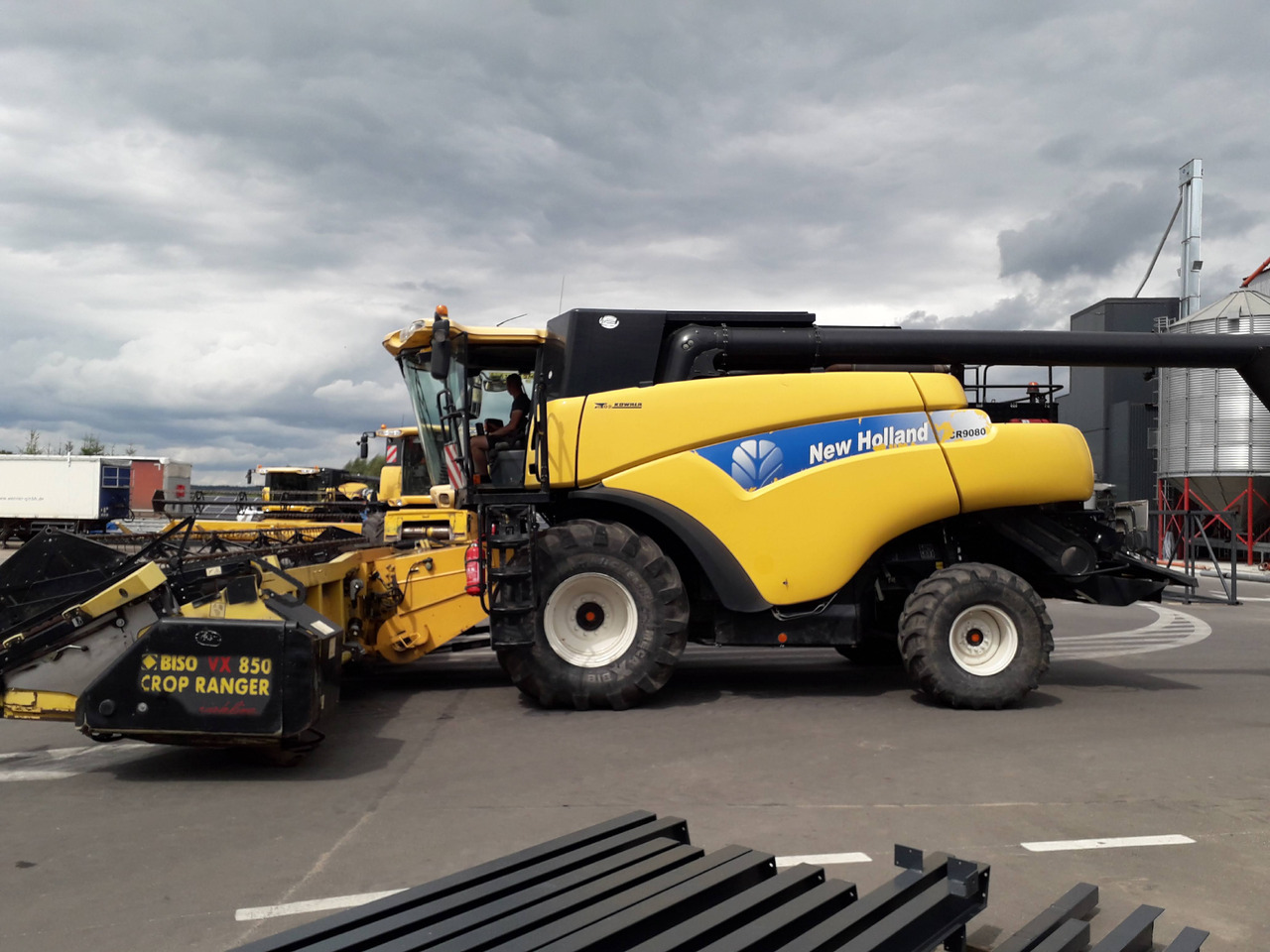 New-holland CR9080 - Moissonneuse-batteuse: photos 4 New-holland CR9080 - Moissonneuse-batteuse: photos 4