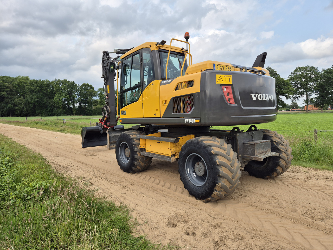 VOLVO EW 140 D - Pelle sur pneus: photos 2 VOLVO EW 140 D - Pelle sur pneus: photos 2