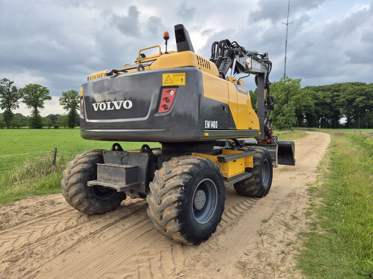 VOLVO EW 140 D Rototilt - Pelle sur pneus: photos 4 VOLVO EW 140 D Rototilt - Pelle sur pneus: photos 4