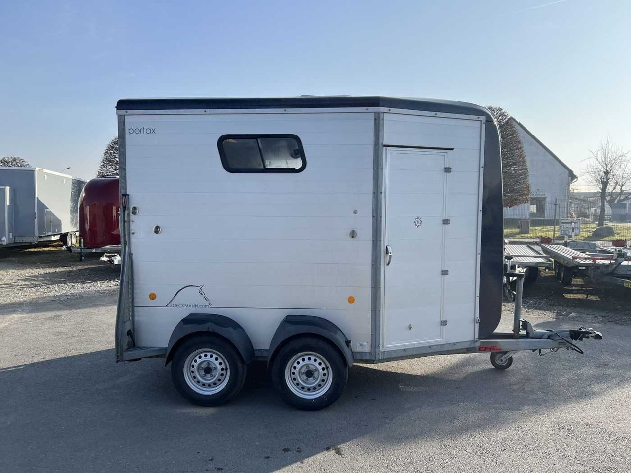 BOECKMANN Portax E blau SK Pferdeanhänger - Van chevaux: photos 2 BOECKMANN Portax E blau SK Pferdeanhänger - Van chevaux: photos 2