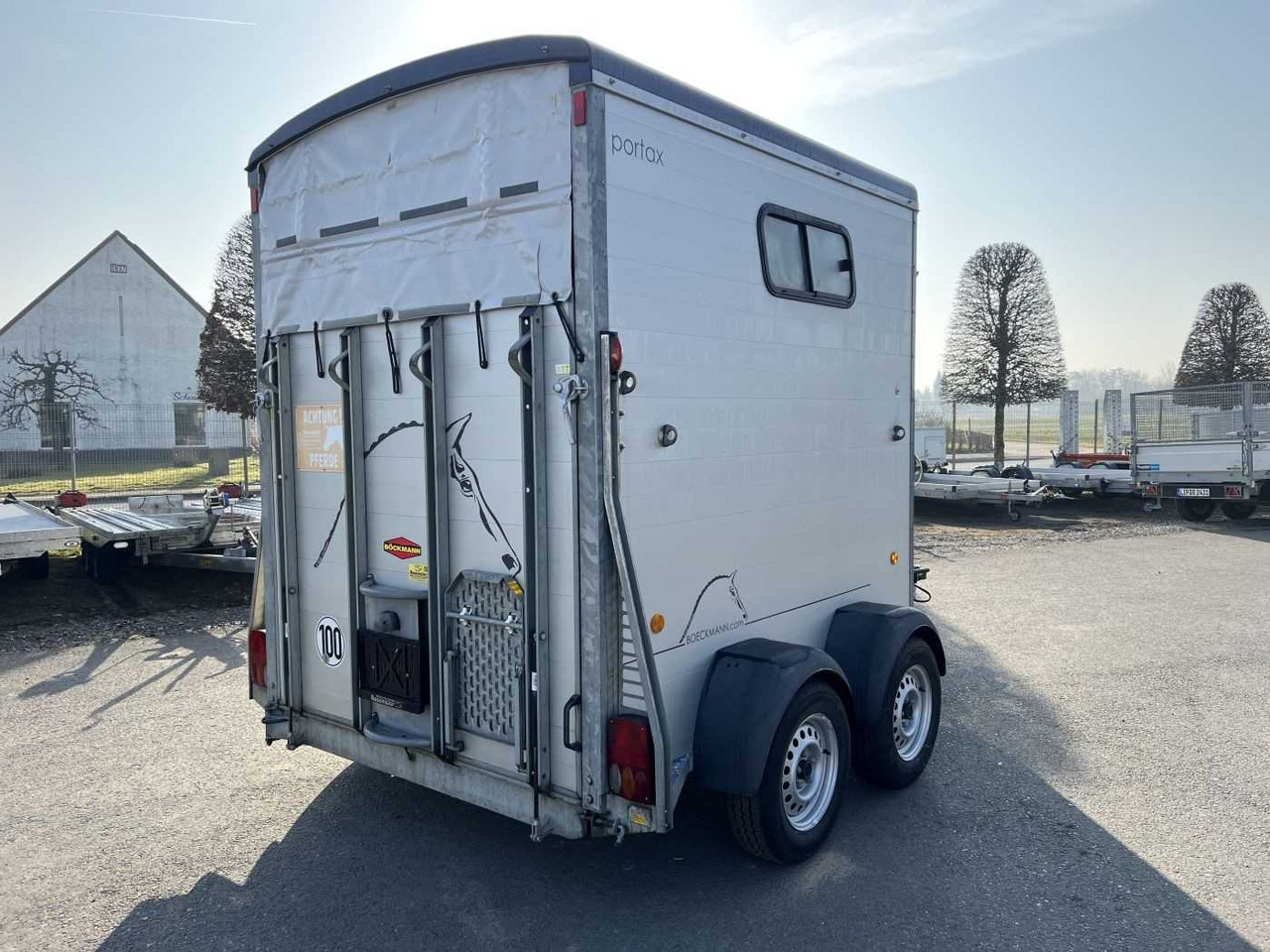 BOECKMANN Portax E blau SK Pferdeanhänger - Van chevaux: photos 3 BOECKMANN Portax E blau SK Pferdeanhänger - Van chevaux: photos 3