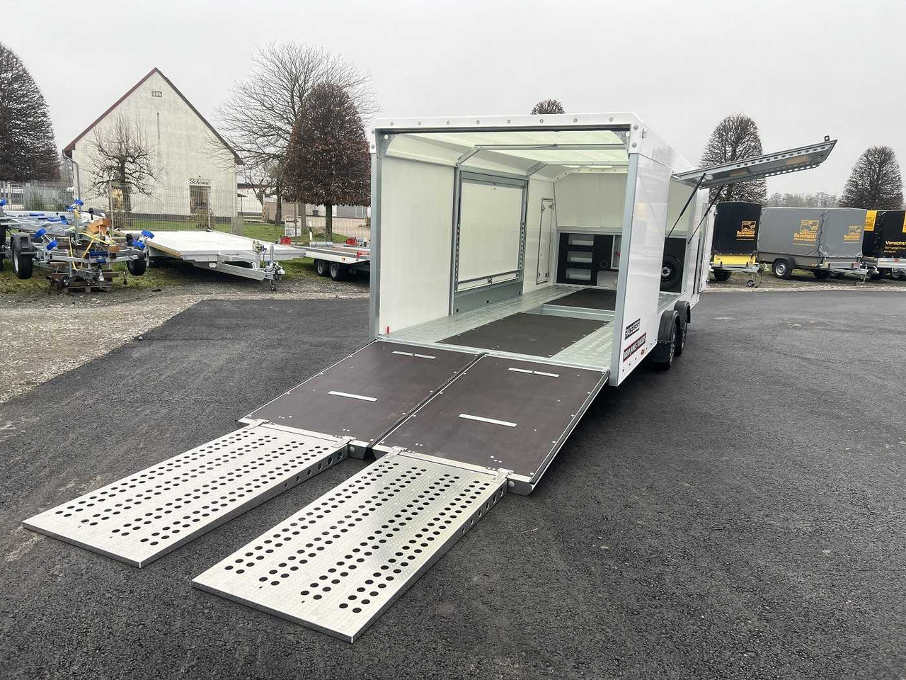 BRIAN_JAMES Race Sport Autotransporter geschlossen - Remorque porte-voitures: photos 4 BRIAN_JAMES Race Sport Autotransporter geschlossen - Remorque porte-voitures: photos 4