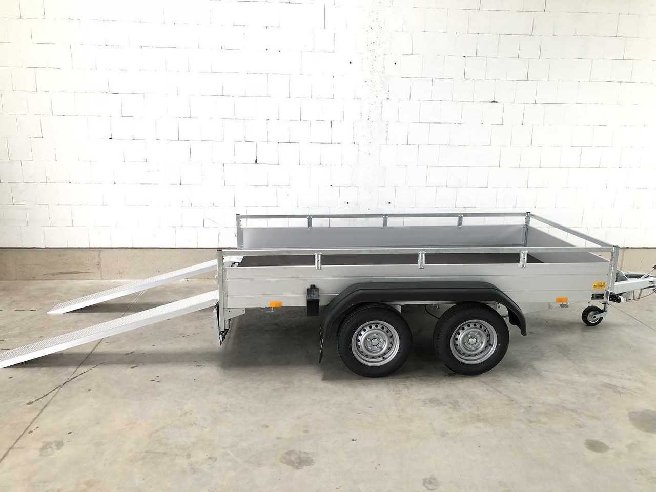 SARIS McAlu Pro 305 153 2000 2 Ramp Kastenanhänger geb - Remorque voiture: photos 1 SARIS McAlu Pro 305 153 2000 2 Ramp Kastenanhänger geb - Remorque voiture: photos 1