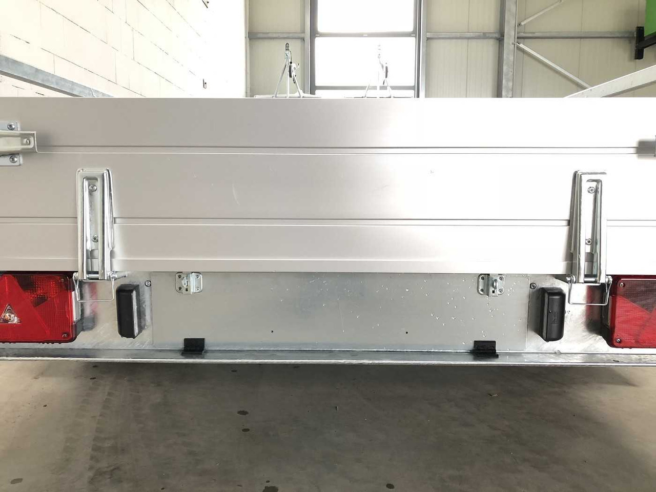 SARIS McAlu Pro 305 153 2000 2 Ramp Kastenanhänger geb - Remorque voiture: photos 5 SARIS McAlu Pro 305 153 2000 2 Ramp Kastenanhänger geb - Remorque voiture: photos 5
