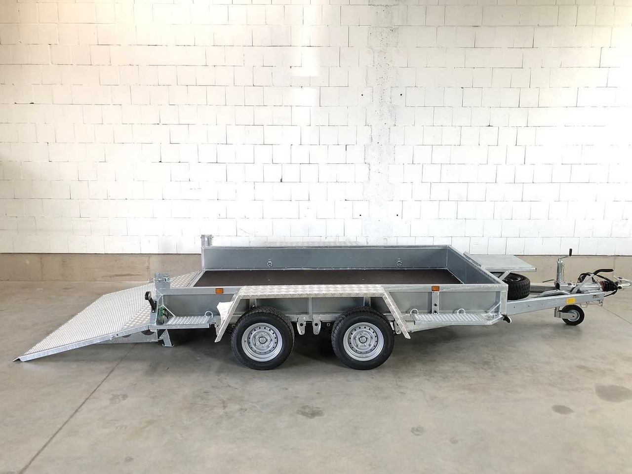 VARIANT 3518 M3 Maschinentransporter - Remorque porte engin: photos 1 VARIANT 3518 M3 Maschinentransporter - Remorque porte engin: photos 1