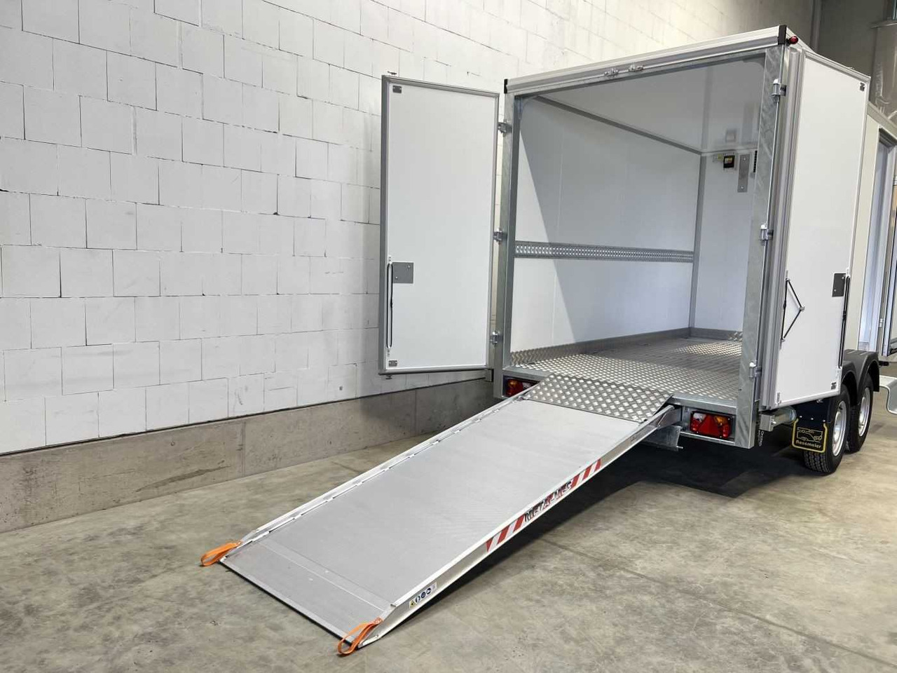 VEZEKO TK C 30.35 KH Rampe ausziehbar Kühlanhänger - Remorque frigorifique: photos 4 VEZEKO TK C 30.35 KH Rampe ausziehbar Kühlanhänger - Remorque frigorifique: photos 4