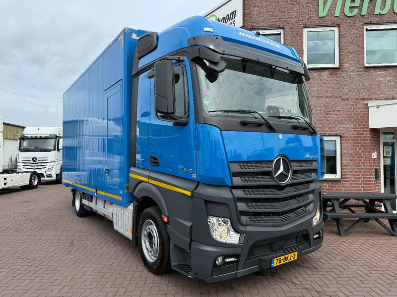 Mercedes-Benz Actros Actros 1842L Bigspace Koffer / Retarder / Kleine Unfall / Fahrbereit / Holland Truck - Camion fourgon: photos 1 Mercedes-Benz Actros Actros 1842L Bigspace Koffer / Retarder / Kleine Unfall / Fahrbereit / Holland Truck - Camion fourgon: photos 1