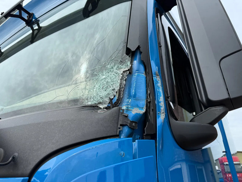 Mercedes-Benz Actros Actros 1842L Bigspace Koffer / Retarder / Kleine Unfall / Fahrbereit / Holland Truck - Camion fourgon: photos 2 Mercedes-Benz Actros Actros 1842L Bigspace Koffer / Retarder / Kleine Unfall / Fahrbereit / Holland Truck - Camion fourgon: photos 2