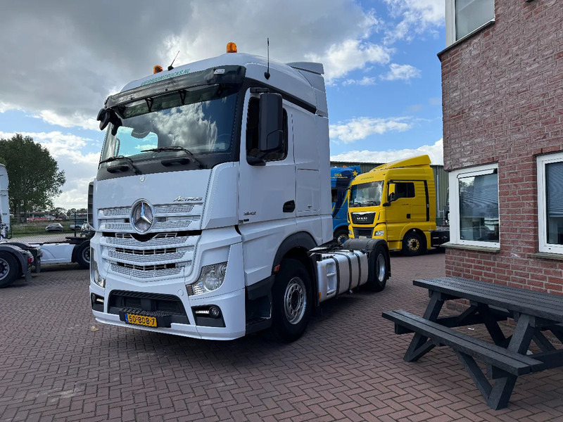 Mercedes-Benz Actros Actros 1842LS Euro6 / 2x Tank / 894.013km / Smart Tacho / TOP ZUSTAND !!!!!!! - Tracteur routier: photos 2 Mercedes-Benz Actros Actros 1842LS Euro6 / 2x Tank / 894.013km / Smart Tacho / TOP ZUSTAND !!!!!!! - Tracteur routier: photos 2