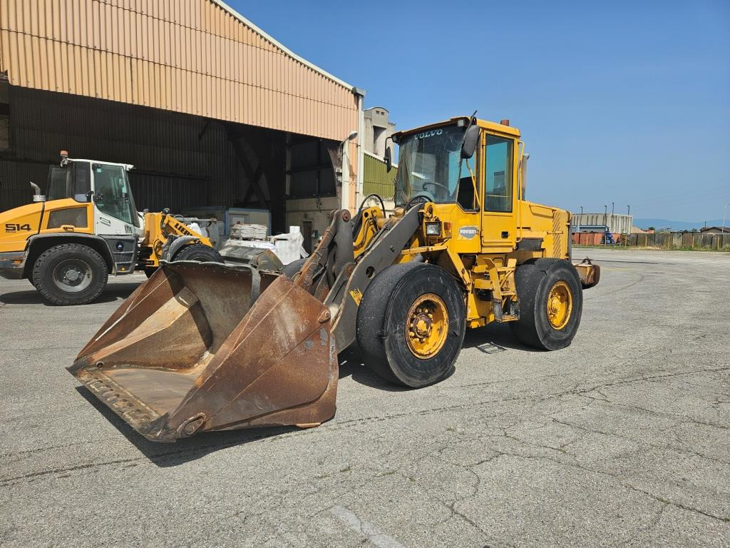 VOLVO L 70 D - Chargeuse sur pneus: photos 1 VOLVO L 70 D - Chargeuse sur pneus: photos 1