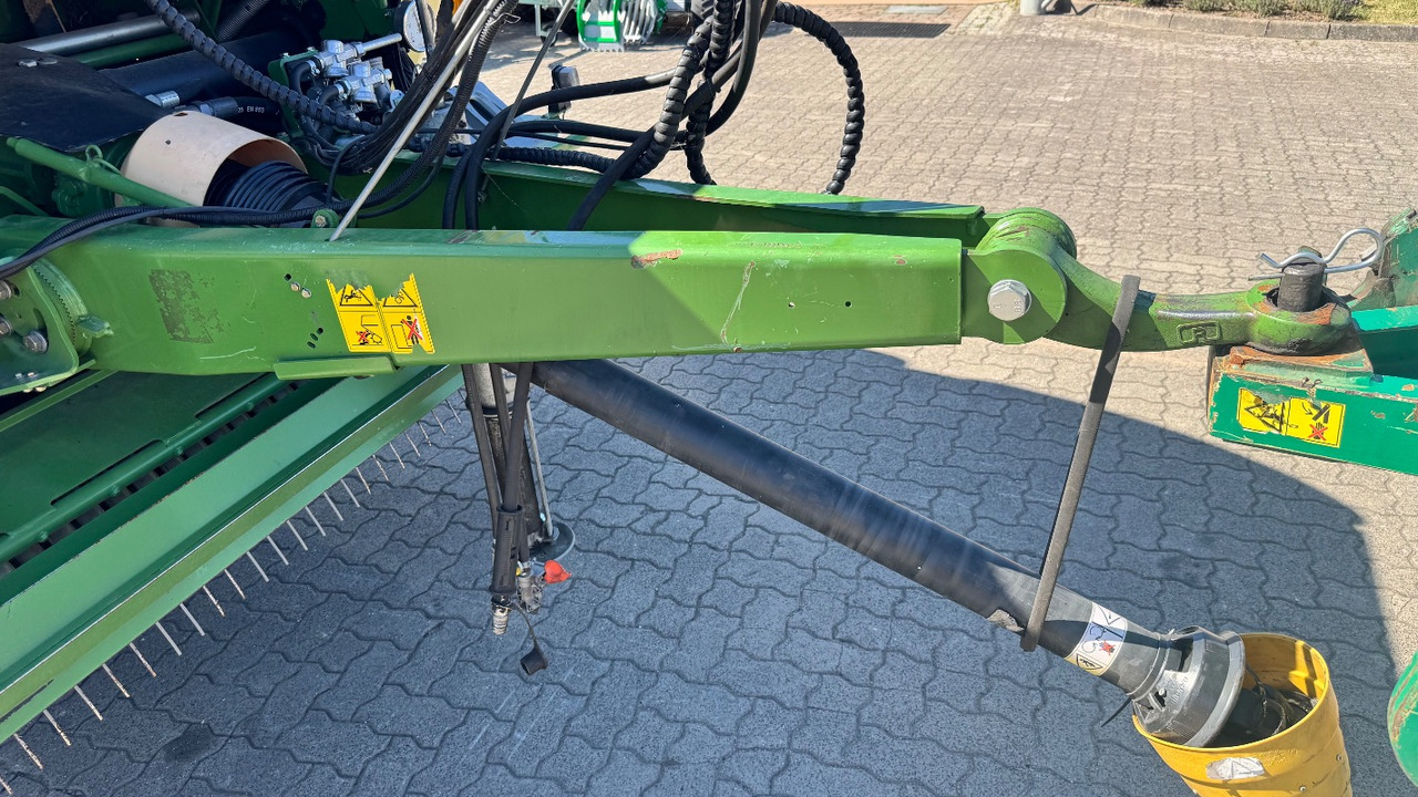 Krone Comprima V 150 XC Tandem - Enrubanneuse: photos 3 Krone Comprima V 150 XC Tandem - Enrubanneuse: photos 3