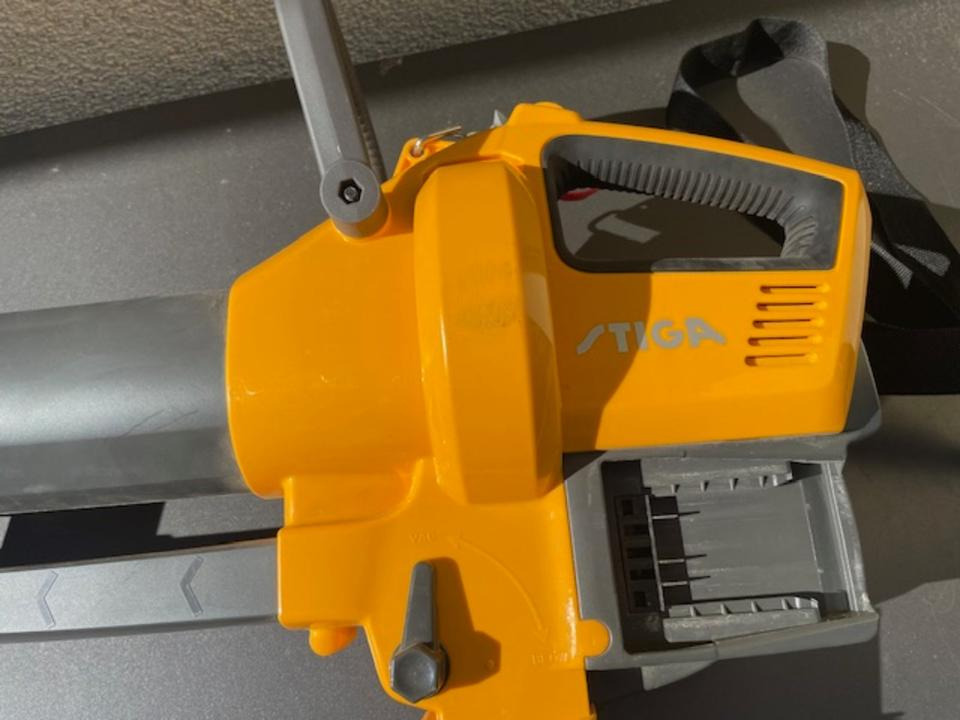 Laubsauger/-bläser Stiga - Matériel de jardinage: photos 2 Laubsauger/-bläser Stiga - Matériel de jardinage: photos 2