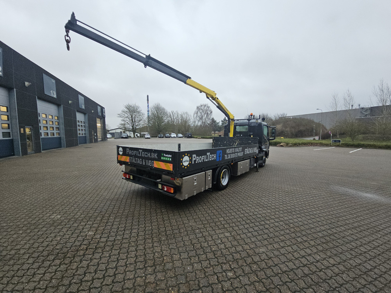Renault D-Serie - Camion plateau, Camion grue: photos 3 Renault D-Serie - Camion plateau, Camion grue: photos 3