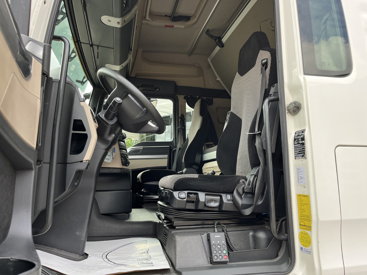MAN TGX 26.470 6x2-2 - Tracteur routier: photos 5 MAN TGX 26.470 6x2-2 - Tracteur routier: photos 5
