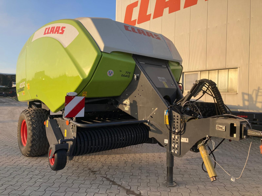 CLAAS Quadrant 4000 - Presse à balles cubiques: photos 4 CLAAS Quadrant 4000 - Presse à balles cubiques: photos 4