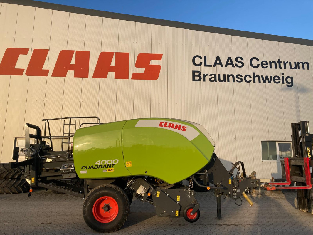 CLAAS Quadrant 4000 - Presse à balles cubiques: photos 1 CLAAS Quadrant 4000 - Presse à balles cubiques: photos 1