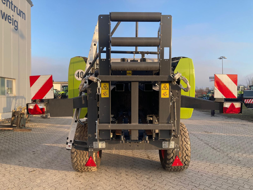 CLAAS Quadrant 4000 - Presse à balles cubiques: photos 2 CLAAS Quadrant 4000 - Presse à balles cubiques: photos 2