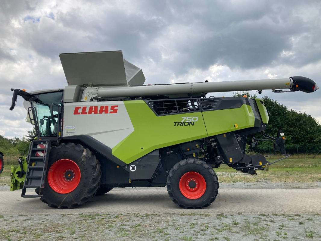 CLAAS Trion 750 - Moissonneuse-batteuse: photos 1 CLAAS Trion 750 - Moissonneuse-batteuse: photos 1