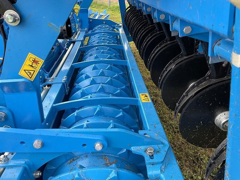 Lemken Zirkon 12/300 und Saphir 9/300-DS - Combiné de semis: photos 2 Lemken Zirkon 12/300 und Saphir 9/300-DS - Combiné de semis: photos 2