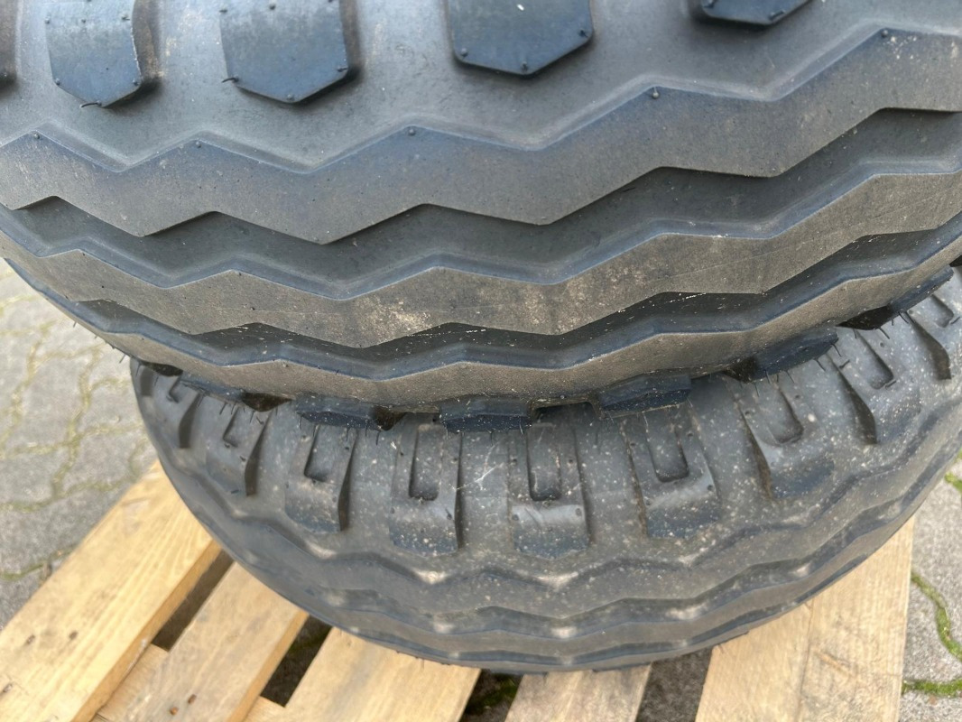 BKT 11.5/80-15.3 - 2 Stück - Pneus et jantes pour Machine agricole: photos 3 BKT 11.5/80-15.3 - 2 Stück - Pneus et jantes pour Machine agricole: photos 3