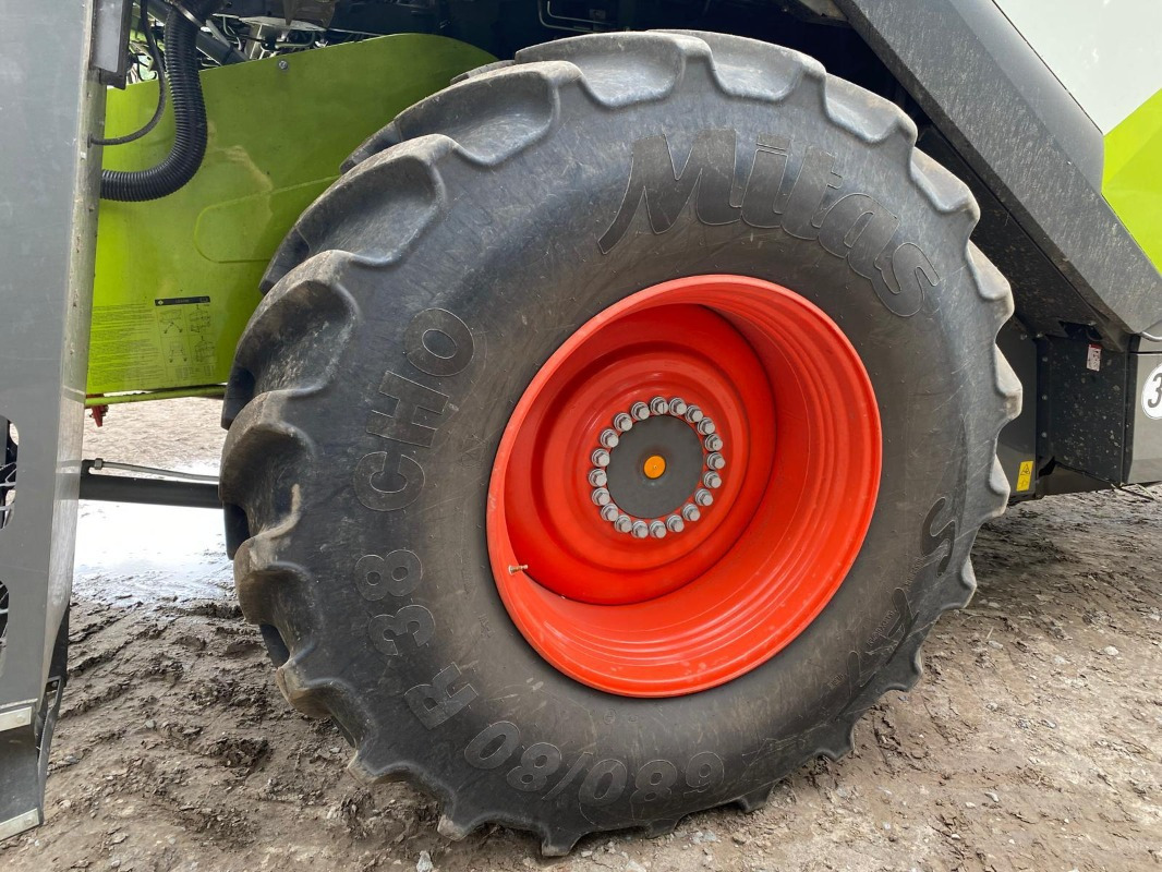 CLAAS Lexion 6800 mit Vario 930 Schneidwerk - Moissonneuse-batteuse: photos 3 CLAAS Lexion 6800 mit Vario 930 Schneidwerk - Moissonneuse-batteuse: photos 3